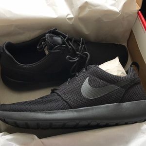 black Nike Roshe One 10.5 Men's